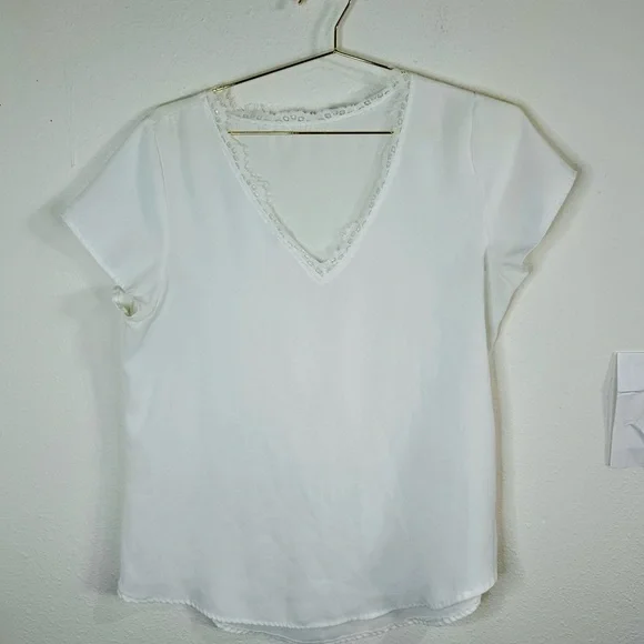 Unbranded White V-Neck Blouse with Lace Trim - Size Large Lightweight Top - Picture 2 of 7